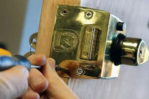 Eddie-and-Sons-Locksmith-dependable-reliable-locksmith-brooklyn-ny