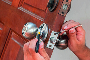 Doorknob Services - Eddie and Sons Locksmith